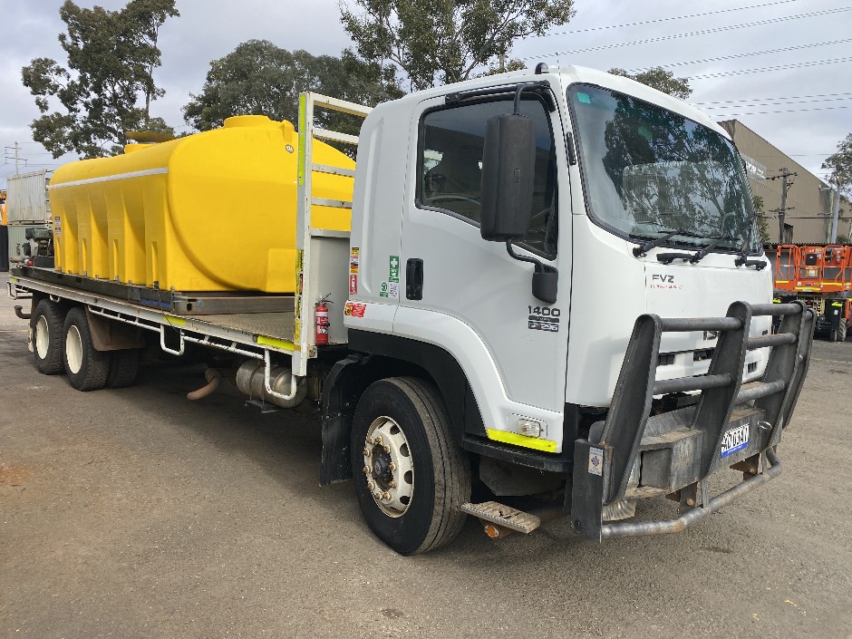 <p>2008 Isuzu FVZ1400 6 x 4 Table Top/Water Truck</p>