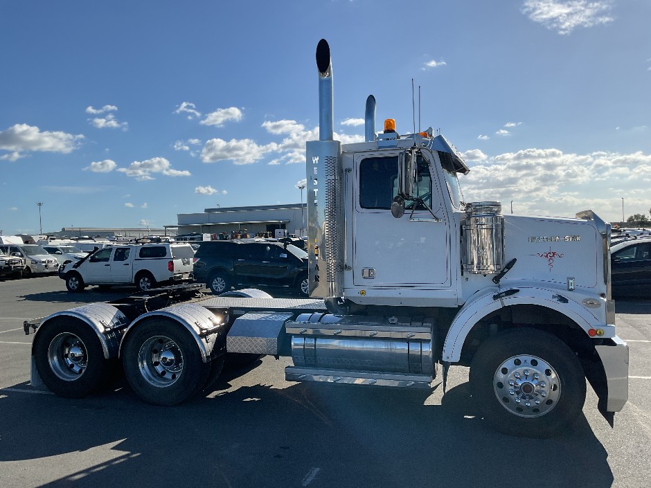 <p>2010 Western Star 4800FX   6x4 Prime Mover</p>