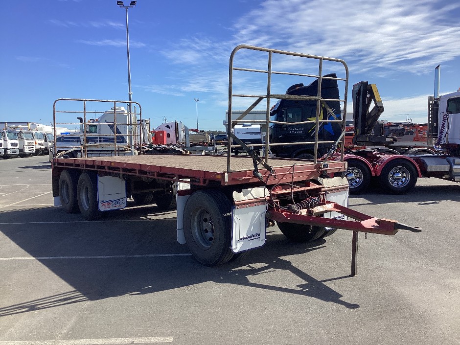 1997 Pacific / Spano Manufacturers Super Dog Tri-Axle