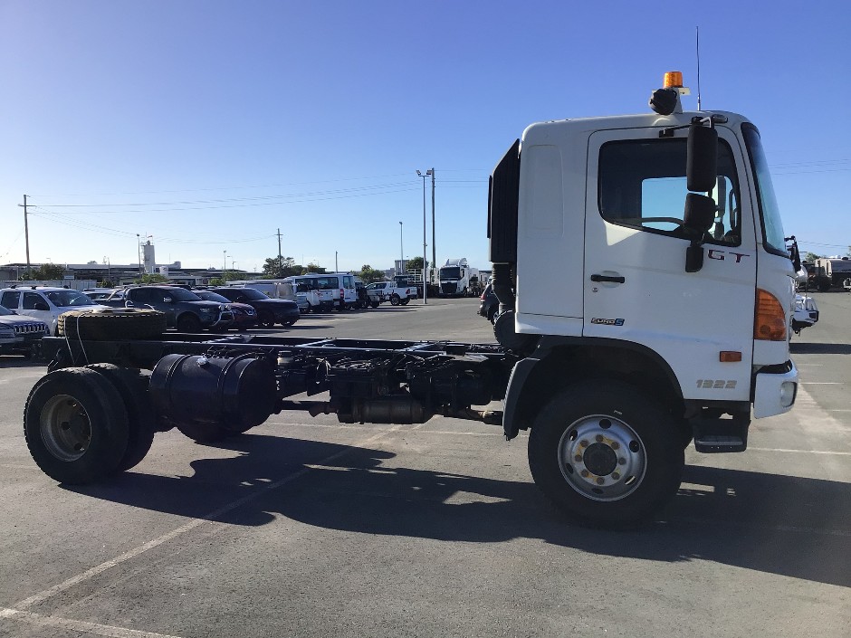 2014 Hino 500 4x4 Cab Chassis