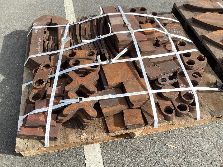 <p>450 Grade Bucket Wear Parts</p>