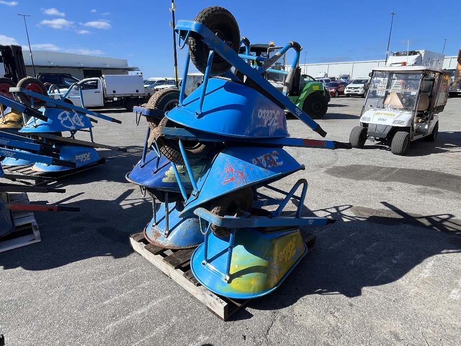 Pallets of Wheelbarrows & Safety Steps- Unreserved