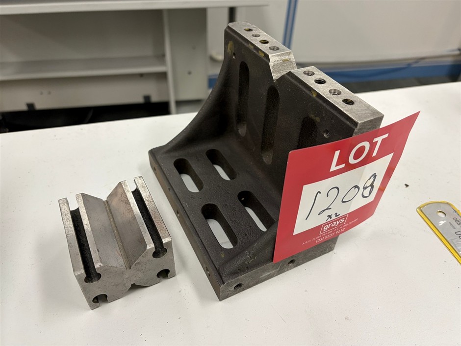 1 x Right Angle Plate & V-Block