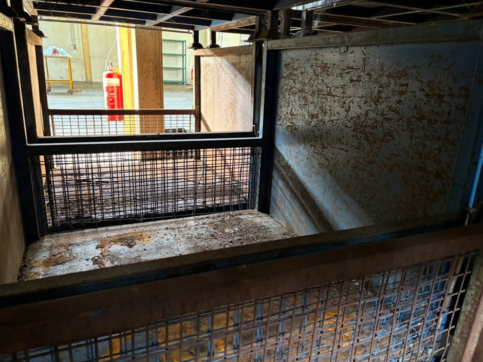 4 x Steel Stillages