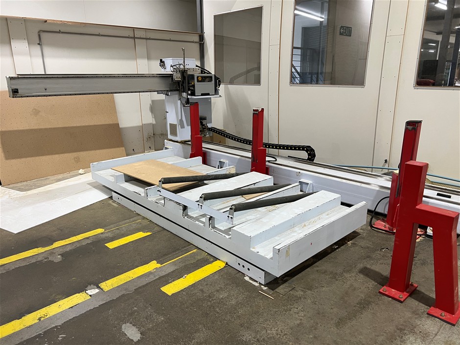 Label Machine With Roller Conveyor Frame
