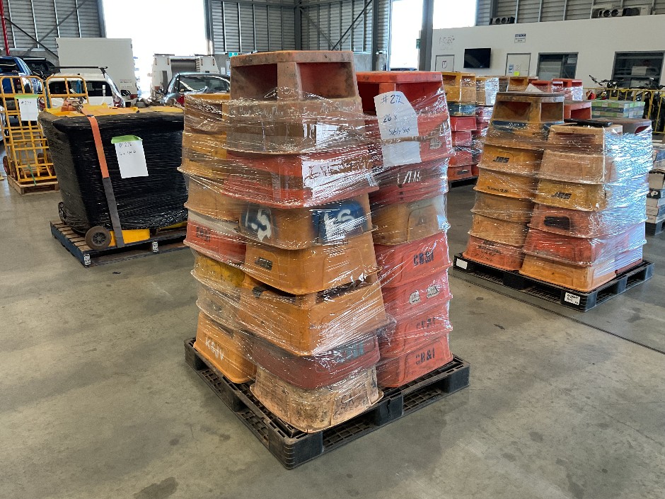 <p>Safety Steps on Pallet - Approximately 26</p>