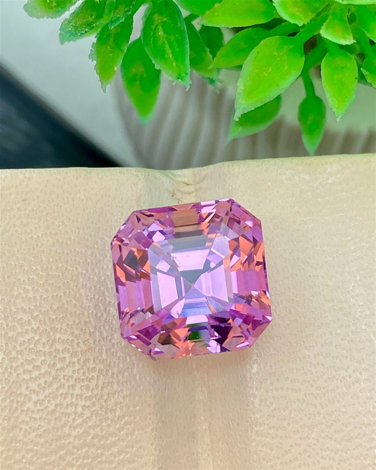 13.90 CT Splendid Natural Purplish-Pink Kunzite