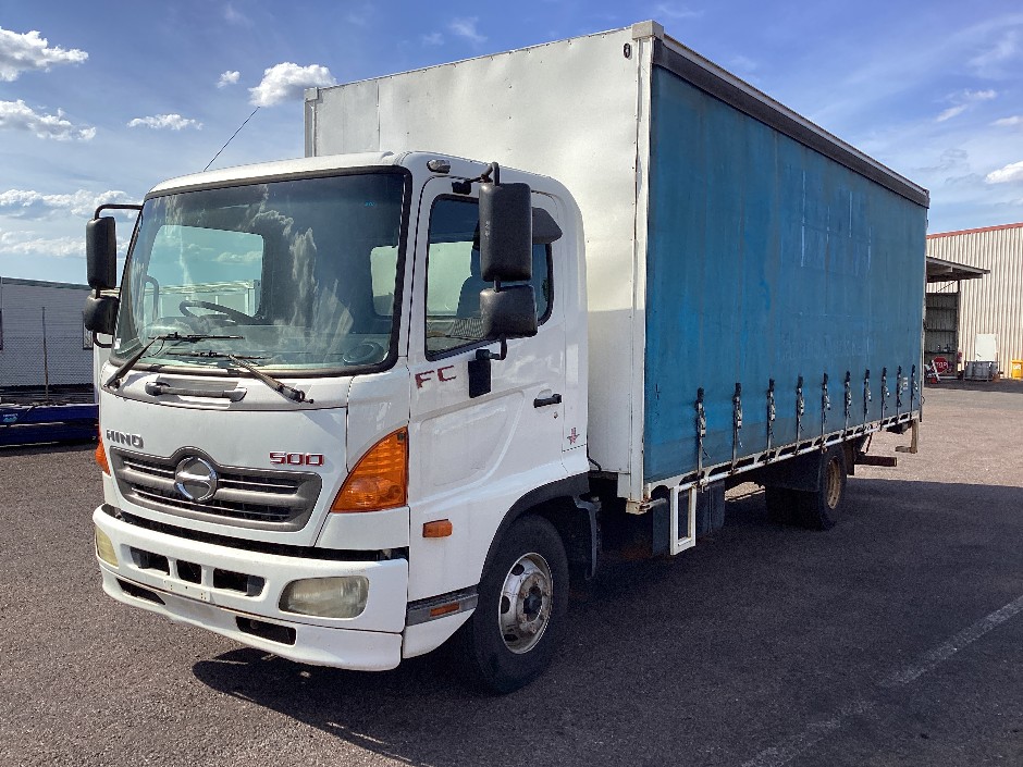 2015 Hino 500 FC 4x2 Curtainsider