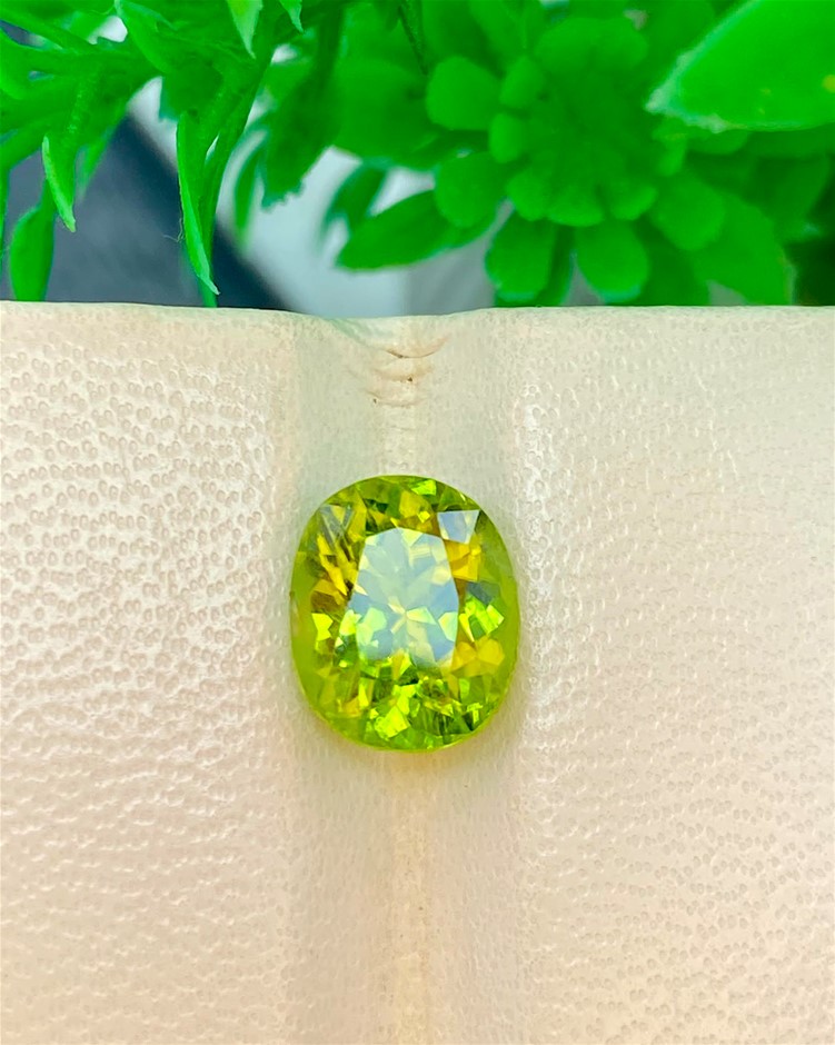 3.45 CT Splendid Natural Peridot