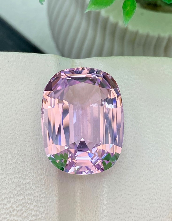 24.55 CT Splendid Natural Purplish-Pink Kunzite