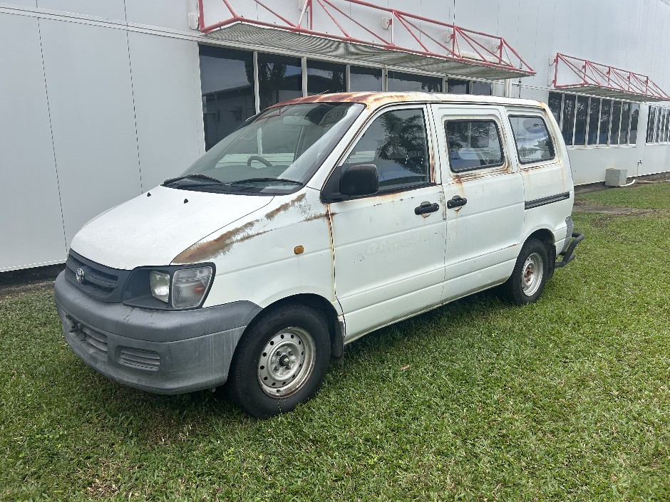 Unreserved - Qantas Club Car and Toyota Van Sale