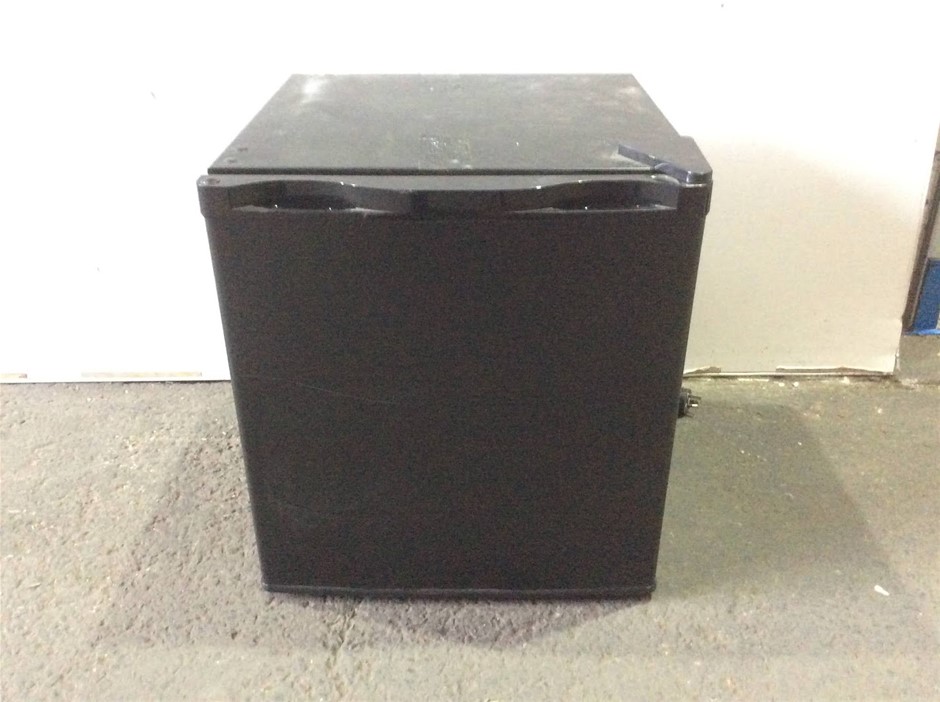 Compact Refrigerator Model 141100600 Mini Fridge