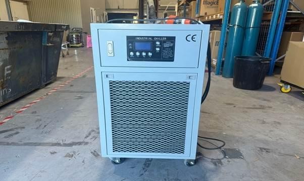 <p>Industrial Chiller</p>