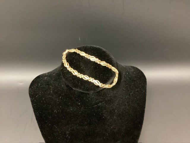 1 X Stamped 9ct Yellow Gold, Two Tone Fancy Chain Bracelet