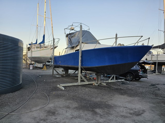 28ft Flybridge Cruiser w/ Mecruiser 454 7.4L V8