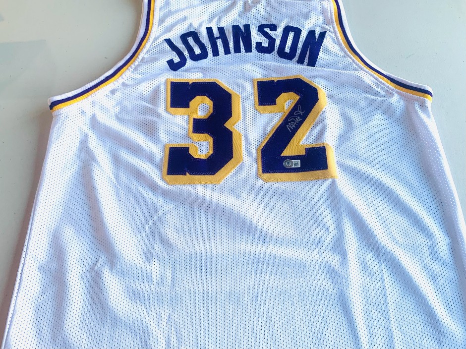 Magic Johnson signed Jersey - La Lakers - Beckett authenticity