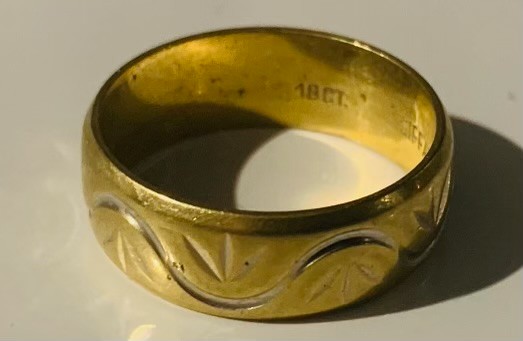 <p>Vintage estate gold ring stamped 18ct</p>
