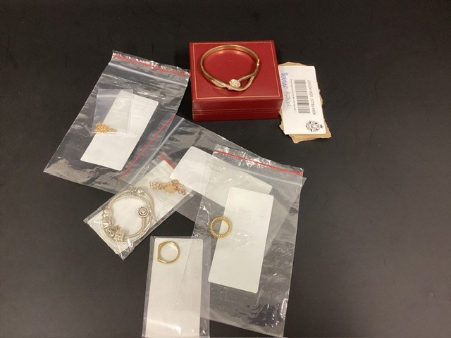 <p>Assorted Jewellery </p>