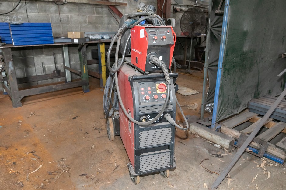 <p>BOC Smootharc Advantage 2 Mig 400 R Mobile Mig Welder</p>