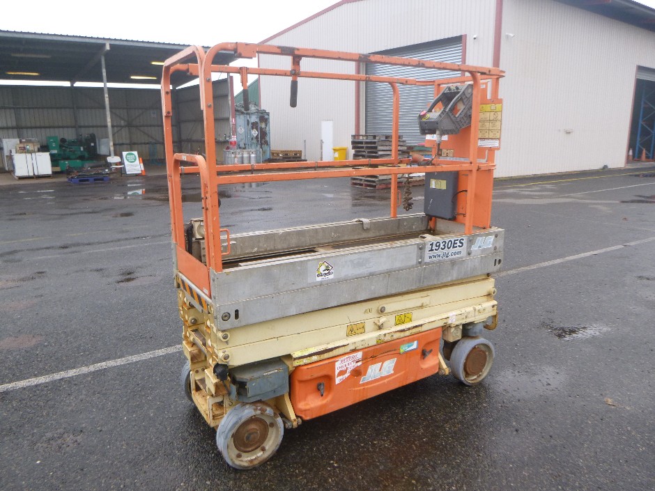 JLG 1930ES Electric Scissor Lift Model: 1930ES Year Manufactured: 2013