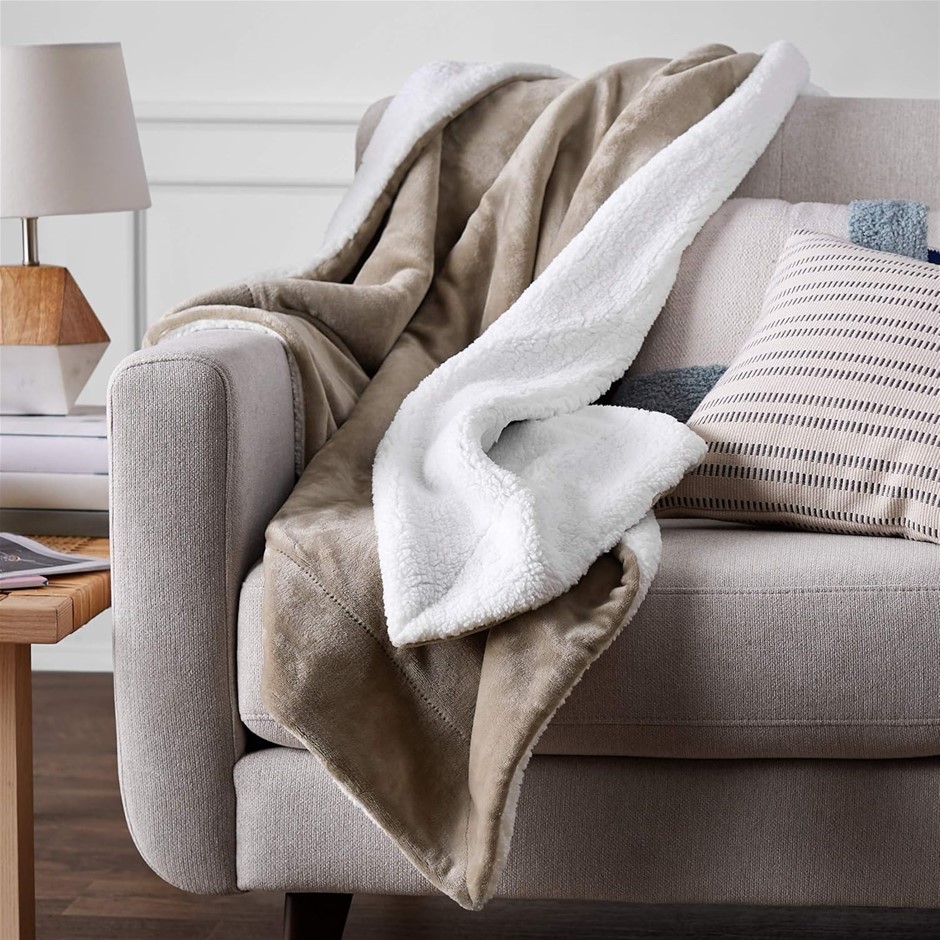 AMAZON BASICS Micromink Sherpa Blanket, 220 x 240 cm,Taupe. NB: Dusty From