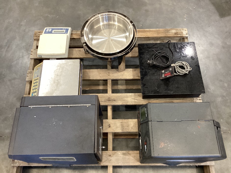 <p>Assorted Catering Items x 6</p>