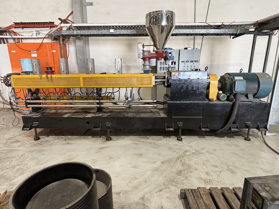 <p>Qingdao Hegu Wood-Plastic Parallel Double-Screw Extruder</p>