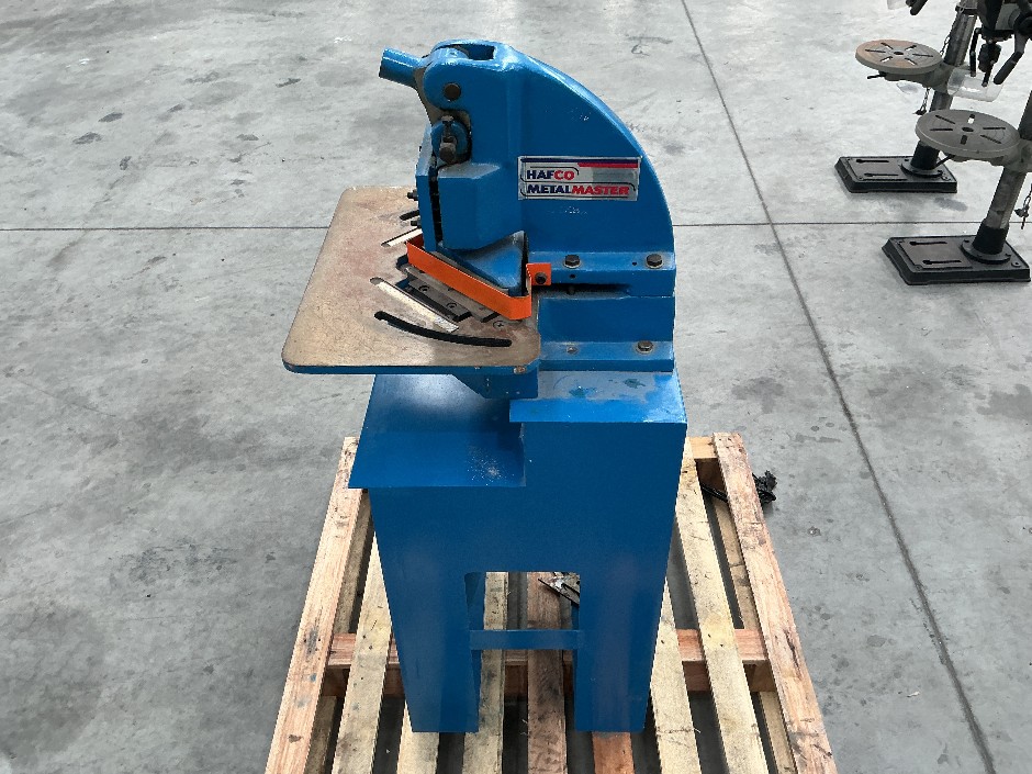 <p>4 Ton Hand Notcher</p>