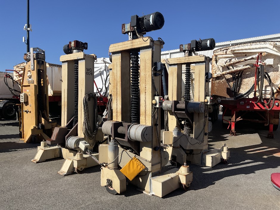 4x 30t Endurequip LBR-30 Column Lifts