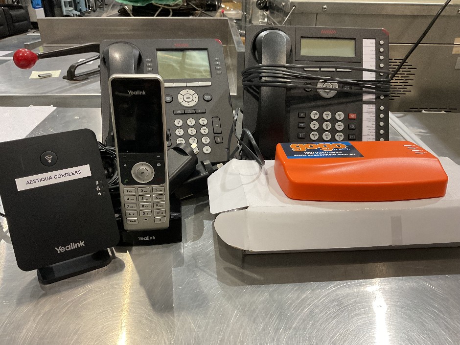 AVAYA & YeaLink Desk Phones