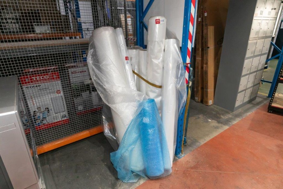 <p>Plastic Covers & Buddle Wraps</p>