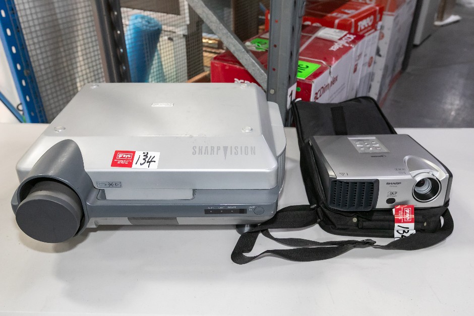 <p>Sharp Projectors & Screen</p>