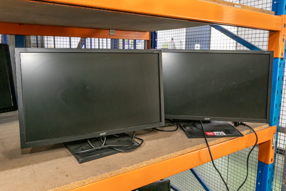 <p>Acer B243HL LED Monitors</p>