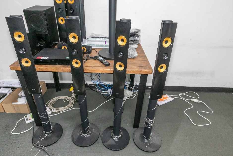 <p>LG Blue Ray Home Theatre System</p>