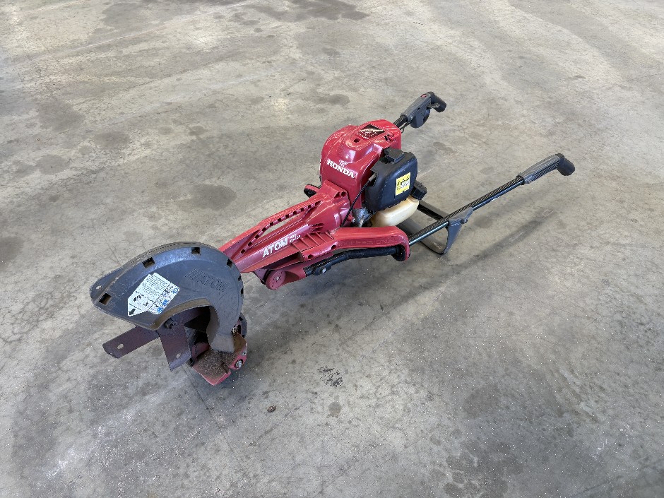 <p>Atom Pro Edger Lawn Edger</p>