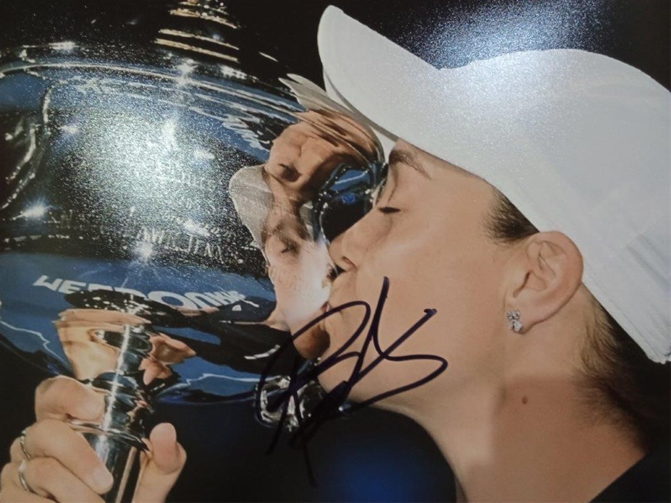 ASH BARTY SIGNED SLAM VICTORY PHOTO