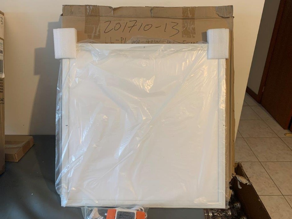 <p>4 x Lite Lighting Panel Lights, 40 W (Unused)</p>