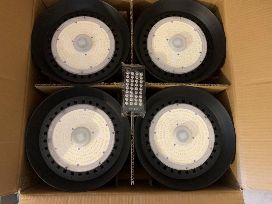 <p>1 x ERS Tech LED High Bay Lights with Remote (Unused)</p>