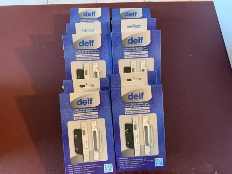<p>6 x Delf Entrance Locks, Stainless Steel (Unused)</p>