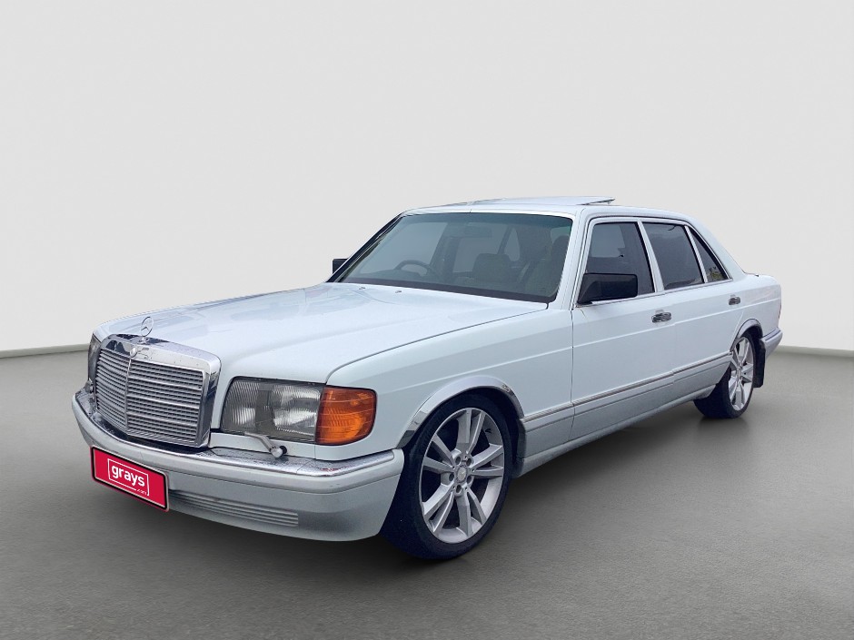 1986 Mercedes-Benz 560SEL  Petrol