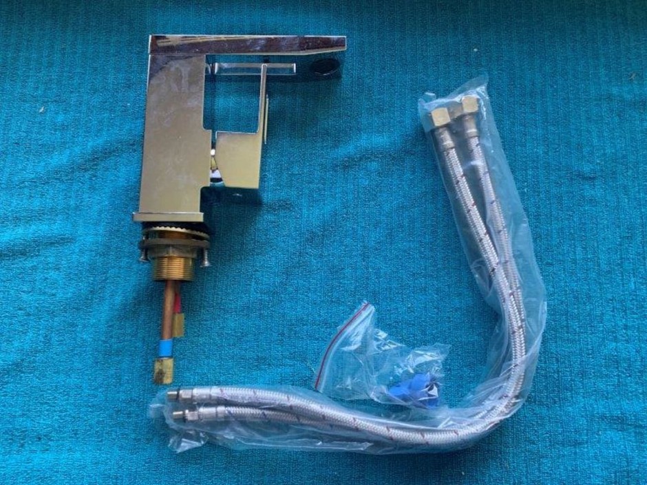 1 x Simply Inspiring Basin Swivel Mixing Tap (Unused)