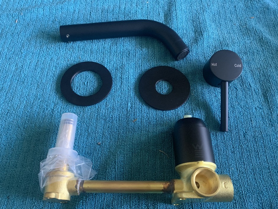 1 x Multitude Spout and Mixer Combination, Matte Black (Unused)