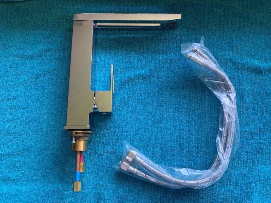 1 x Simply Inspiring Kitchen Swivel Mixing Tap (Unused)