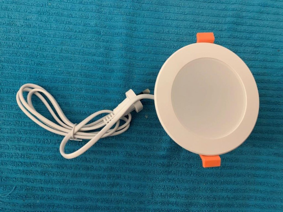 <p>10 x Lite 9W LED Dimmable Down Lights (Unused)</p>