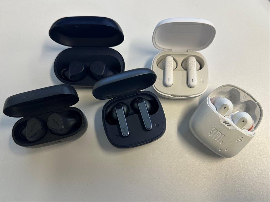 5 x Asstd. JBL & JABRA model earbuds with charging cases