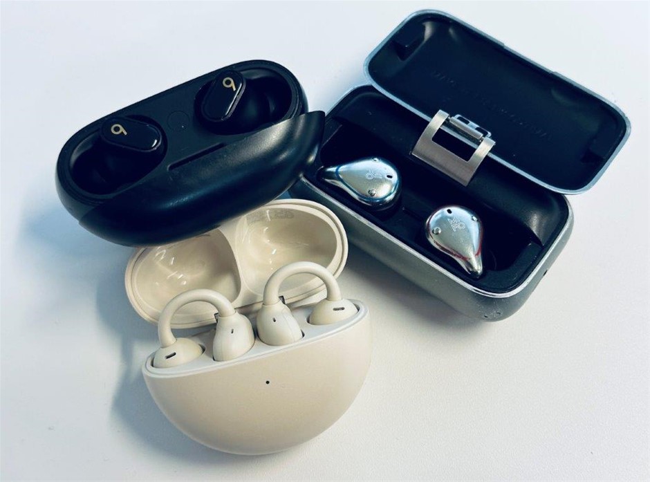 3 x Asstd. BEATS, HUAWEI & MIFO model earbuds with charging cases