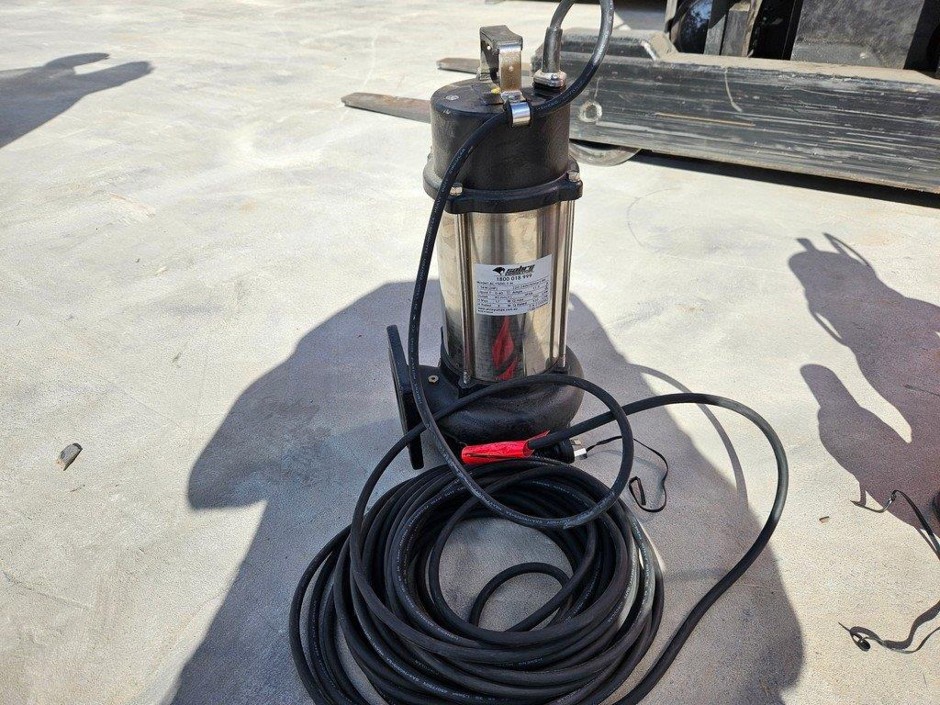 <p>SABRE AL1500-1-HP MANUAL DRAINAGE PUMP</p>