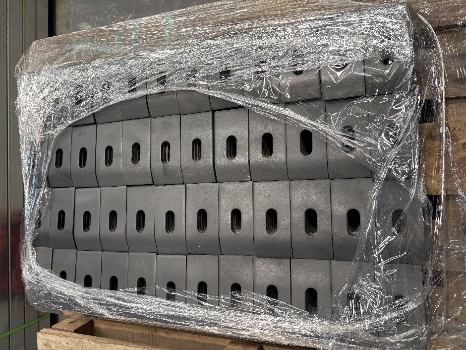 <p>Pallet Comprising Unused Large Qty of Precast Panel Clips</p>