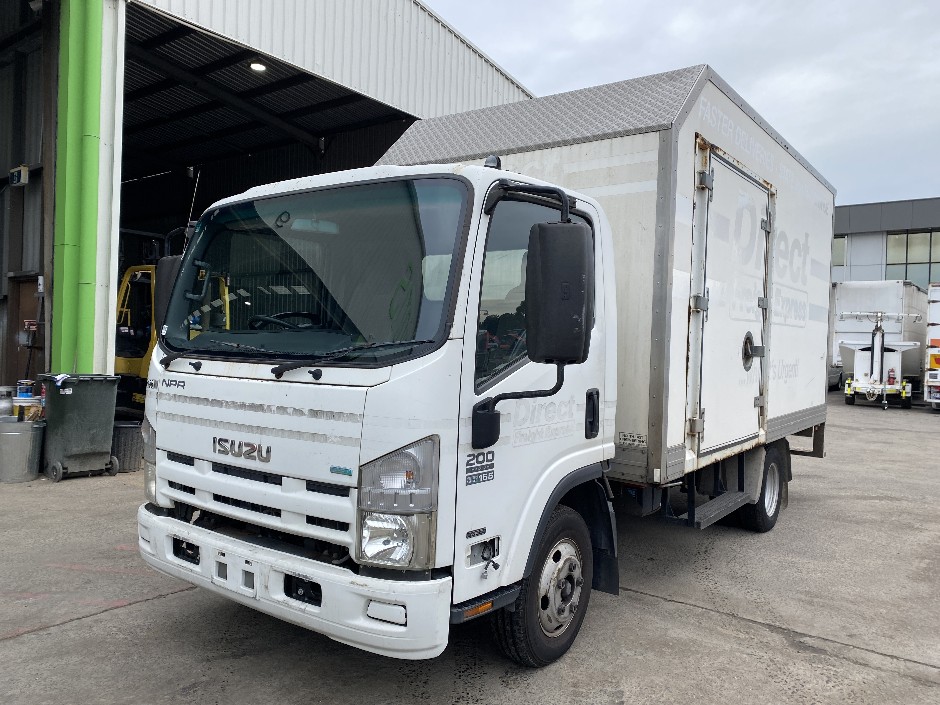 <p>2013 Isuzu NPR 200 Medium 4x2 Pantech</p>