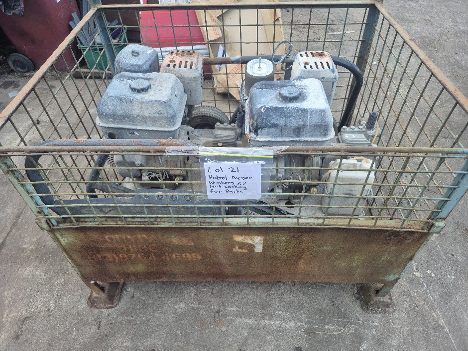 <p>Pressure Washers</p>